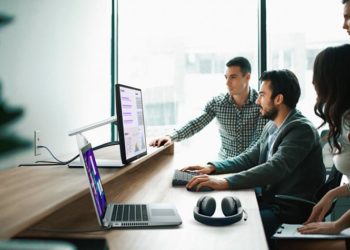 Dell ra mắt màn hình cảm ứng mới tập trung vào khả năng kết nối, sự tiện lợi và tính tương tác - 1