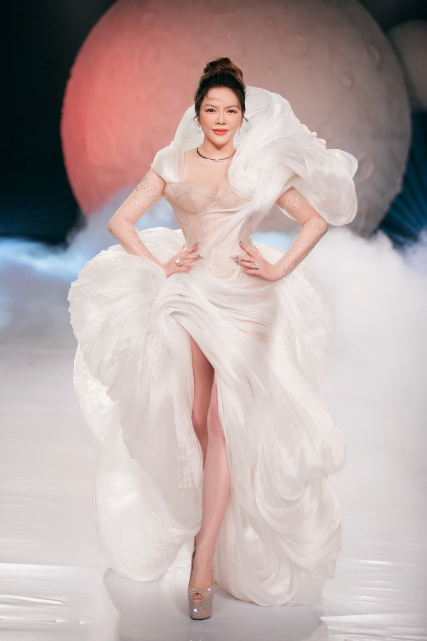 Ngôi sao Châu Á - Mai Davika trình diễn áo cưới do Lan Khuê thiết kế 4