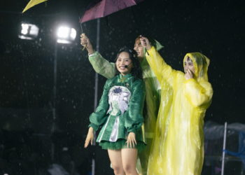 Hơn 3000 khán giả đội mưa xem show diễn 10 năm của Phương Mỹ Chi 1