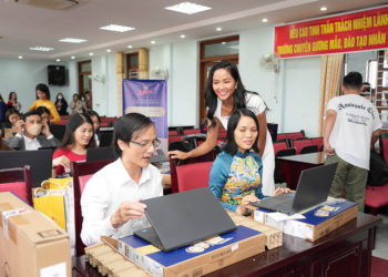 Danisa tri ân thầy cô và góp 1 tỷ đồng, hơn 250 laptop cho giáo viên vùng xa trong 3 năm