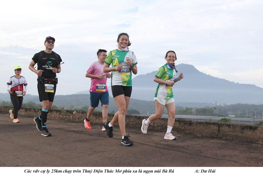 Gỉải Bình Phước Marathon Trường Tươi Group thành công tốt đẹp - Thị xã Phước Long dậy sóng với hơn 3 ngàn bước chân cùng chạy - 4