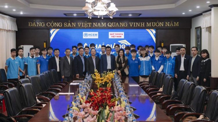 Quỹ Toyota Việt Nam hỗ trợ đào tạo nghề cho sinh viên khó khăn