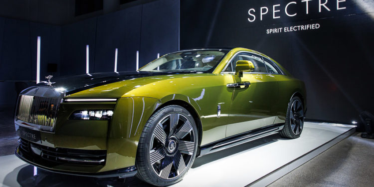 Spectre – Xe điện đầu tiên của Rolls-Royce ra mắt ở Việt Nam