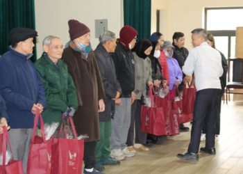 Toyota Việt Nam trao tặng quà Tết cho gia đình chính sách và trẻ em khó khăn tại Vĩnh Phúc