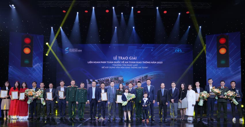 Toyota Việt Nam đồng hành tại Lễ trao giải Liên hoan ATGT 2023 - 3