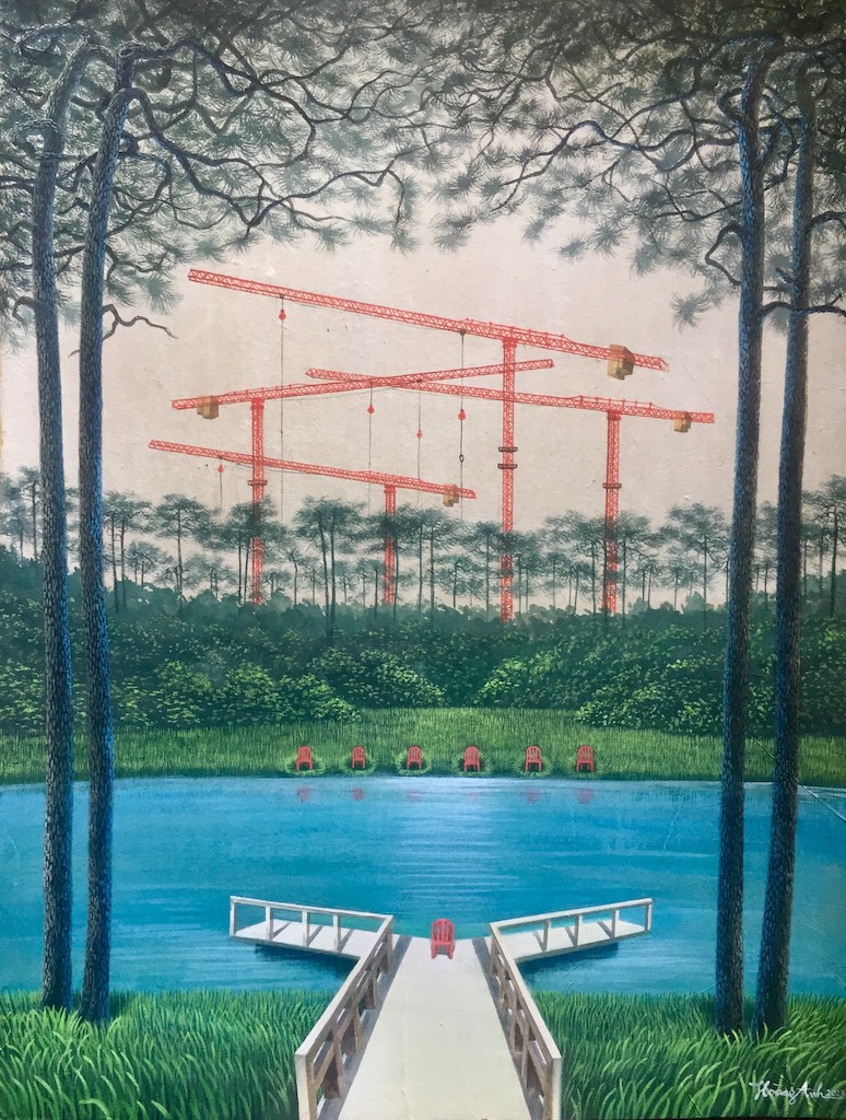 ghế đỏ cùng phong cảnh bên hồ