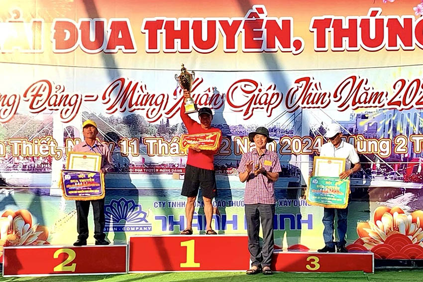 Giải đua thuyền – Thúng mừng Xuân Giáp Thìn TP Phan Thiết: Đội thuyển phường Phú Tài đoạt cú đúp - 10
