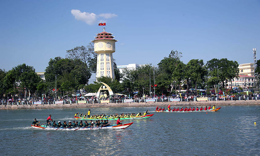 Giải đua thuyền – Thúng mừng Xuân Giáp Thìn TP Phan Thiết: Đội thuyển phường Phú Tài đoạt cú đúp - 5