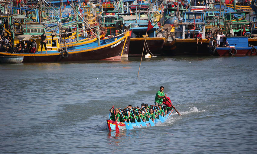 Giải đua thuyền – Thúng mừng Xuân Giáp Thìn TP Phan Thiết: Đội thuyển phường Phú Tài đoạt cú đúp - 8