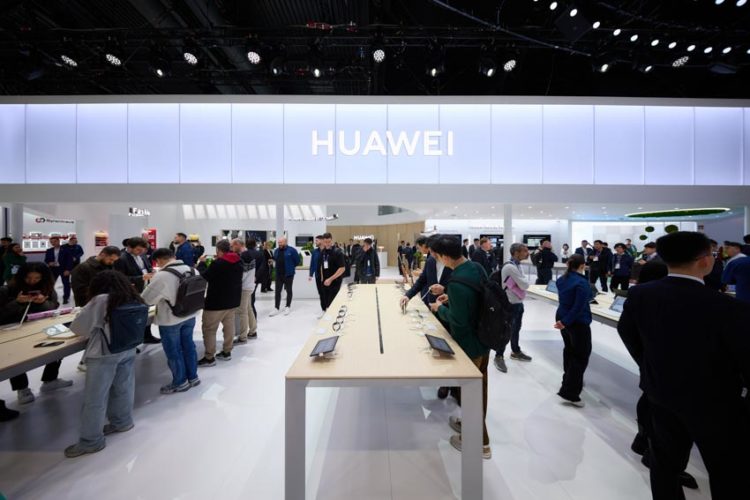 Huawei trình làng dòng sản phẩm cao cấp tại MWC 2024 - 4