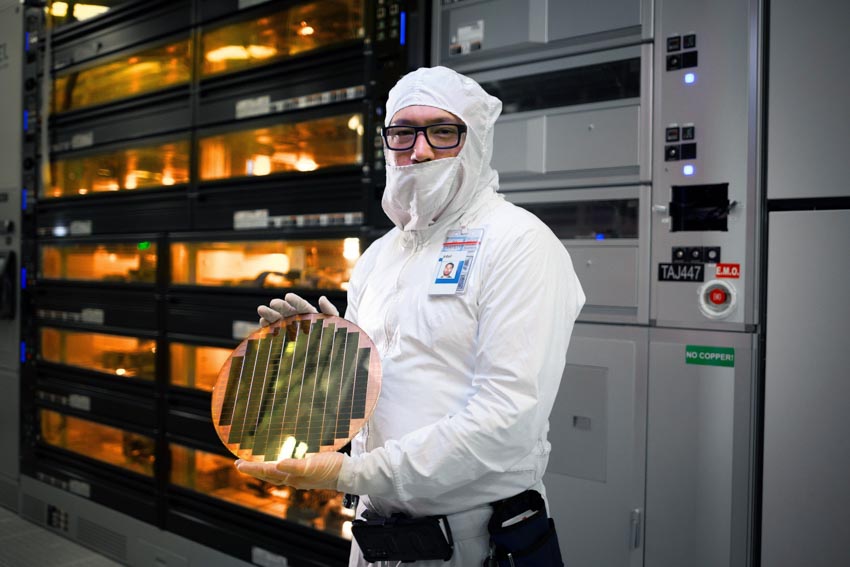 Intel ra mắt mảng gia công chip theo hệ thống đầu tiên trên thế giới - 4