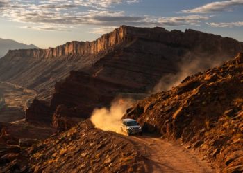 Defender OCTA và cuộc cách mạng mới trong dòng xe off-road cao cấp- 1