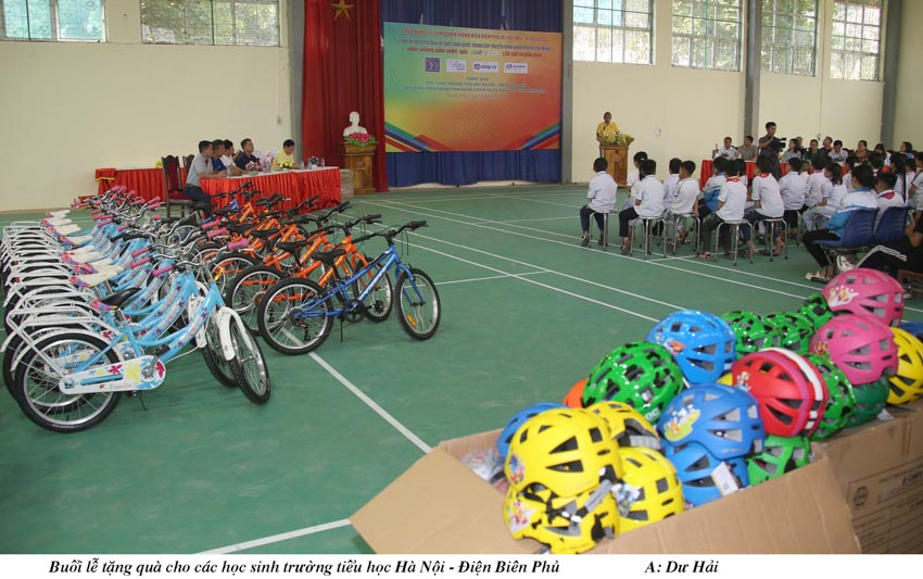 Liên đoàn XD MTTT TPHCM và mạnh thường quân tặng quà cho học sinh và vận động viên tại TP Điện Biên Phủ - 1