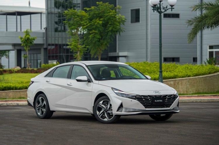 Hyundai Stargazer chinh phục thị trường với phiên bản mới: Doanh số tăng mạnh trong tháng 3