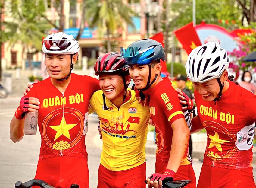 Cuộc đua xe đạp Về Điện Biên Phủ 2024:  Xuân Lộc lập kỷ lục 'ăn trọn' 4 áo danh giá - 1