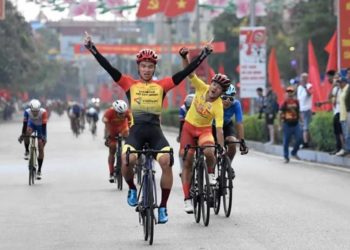 Cuộc đua xe đạp Về Điện Biên Phủ 2024:  Xuân Lộc lập kỷ lục 'ăn trọn' 4 áo danh giá - 2