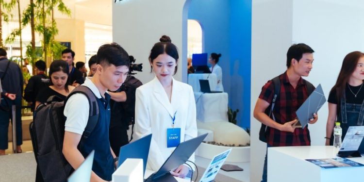 ASUS mang dòng laptop Chip AI mới cho người dùng trải nghiệm tại Triển lãm “Kiến tạo sức mạnh từ chip AI”