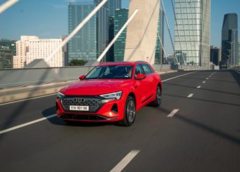 Audi Q8 e-tron: Tiên phong trong phân khúc SUV thuần điện cao cấp - 1