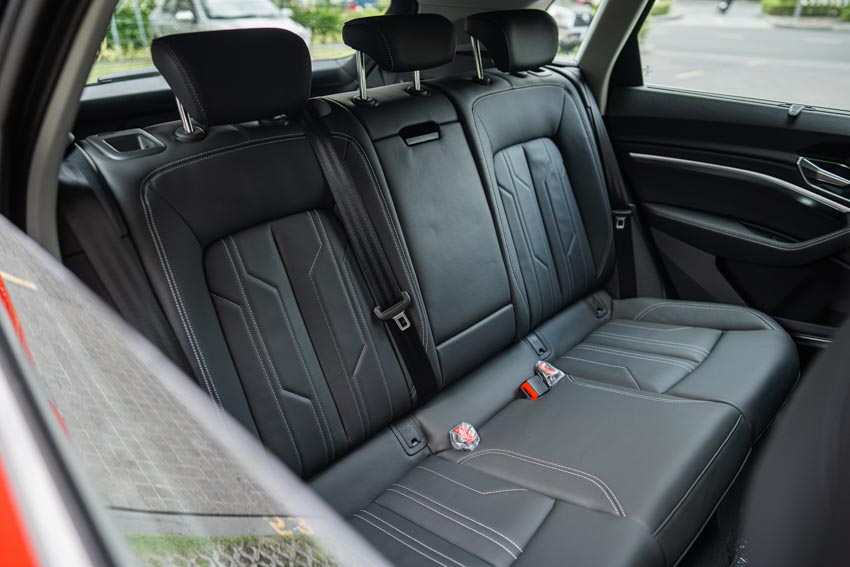 Audi Q8 e-tron: Tiên phong trong phân khúc SUV thuần điện cao cấp - 13