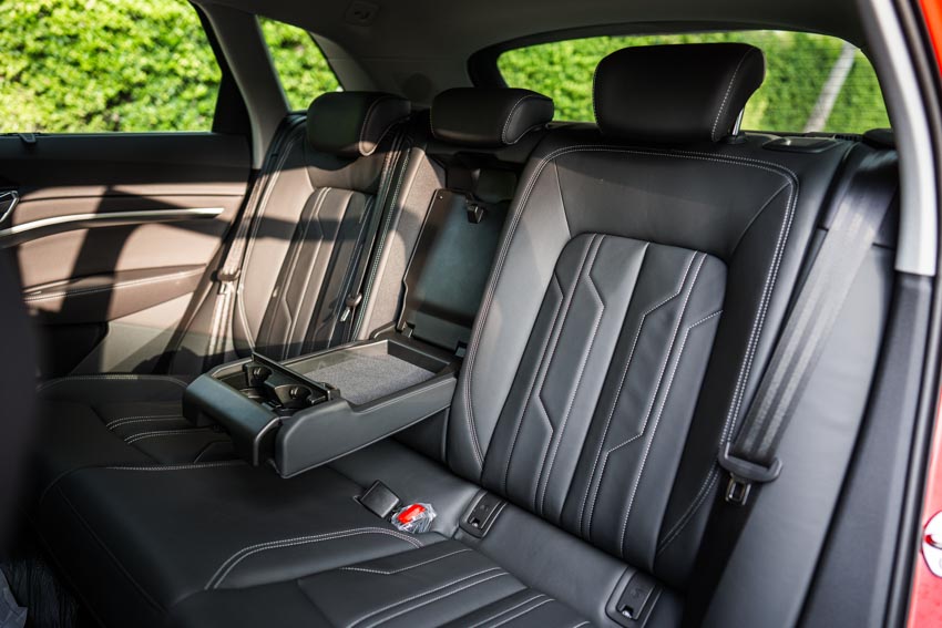 Audi Q8 e-tron: Tiên phong trong phân khúc SUV thuần điện cao cấp - 6
