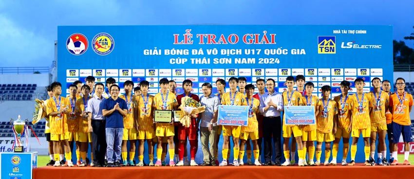 CLB U17 Hà Nội lần đầu tiên giành chức vô địch - 11