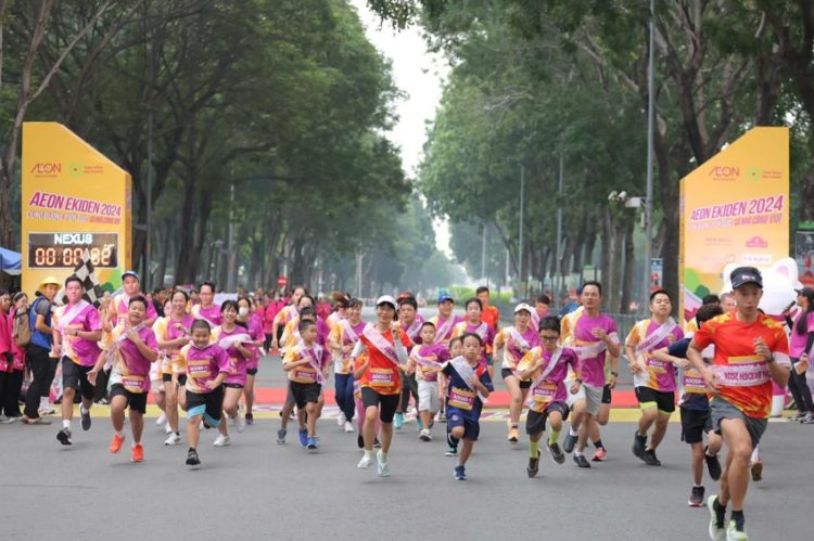 Hành trình 3 thành phố AEON Ekiden 2024 thu hút gần 4.000 người cùng chạy vì sức khỏe và môi trường - 3