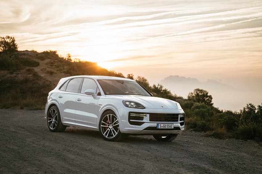 Ra mắt thế hệ thứ tư Porsche Cayenne 2030: Tiến bước với động cơ điện, hybrid và đốt trong - 1