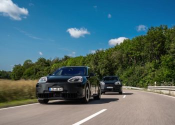 Ra mắt thế hệ thứ tư Porsche Cayenne 2030: Tiến bước với động cơ điện, hybrid và đốt trong - 3