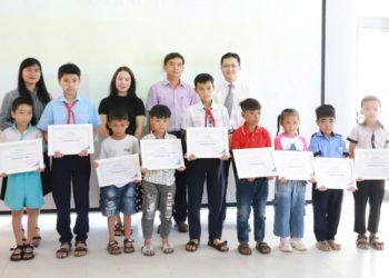 Toyota Việt Nam trao học bổng 'Vòng tay nhân ái' tại Thừa Thiên Huế