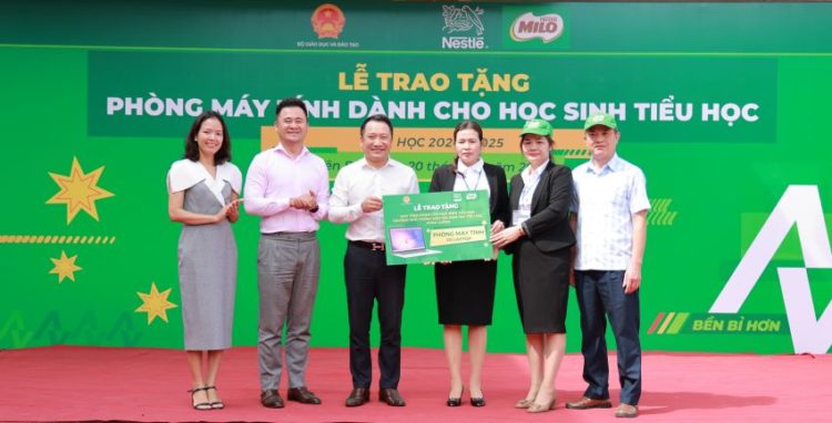MILO trao tặng