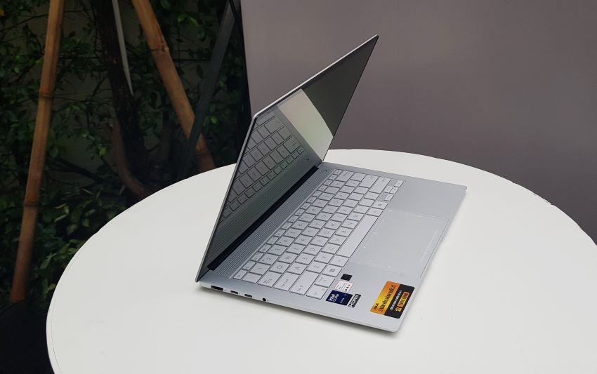 ASUS Zenbook S 14 