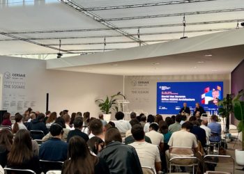 Kiến trúc sư Phạm Hữu Sơn ghi dấu ấn tại sự kiện quốc tế Cersaie 2024 tại Italia