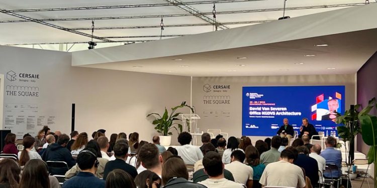 Kiến trúc sư Phạm Hữu Sơn ghi dấu ấn tại sự kiện quốc tế Cersaie 2024 tại Italia