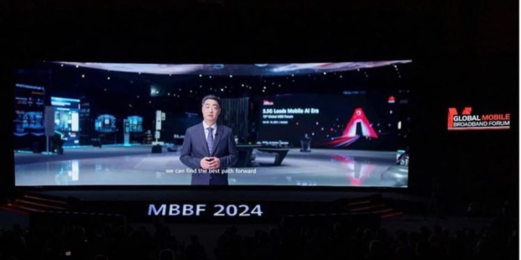 Diễn Đàn MBBF 2024: Huawei tăng tốc kết nối thông minh với AI - 1