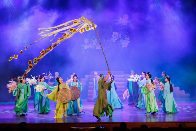 “Dưới bóng giai nhân”: Vở kịch đậm chất điện ảnh