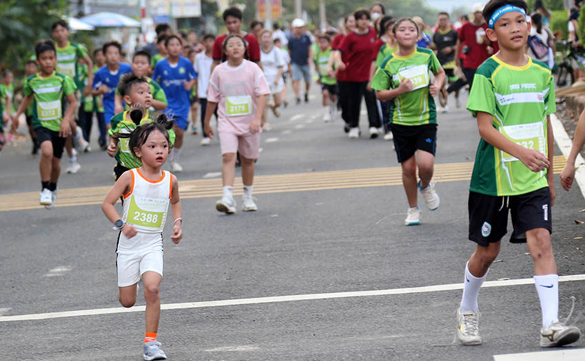 'RUN FOR KIDS' Bình Phước: Bùng nổ năng lượng, tỏa sáng tương lai - 5