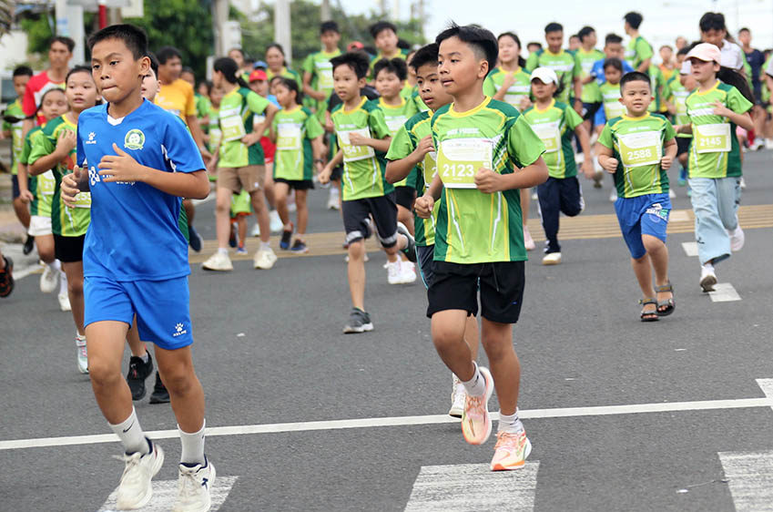 'RUN FOR KIDS' Bình Phước: Bùng nổ năng lượng, tỏa sáng tương lai - 7