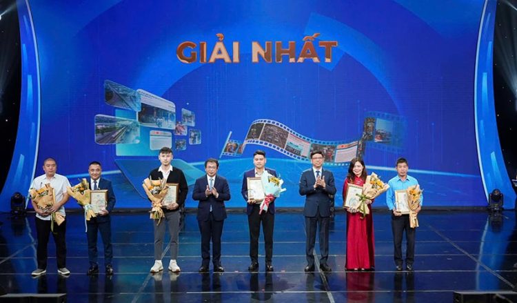Lễ trao giải thưởng "Báo chí tuyên truyền về an toàn giao thông năm 2024"
