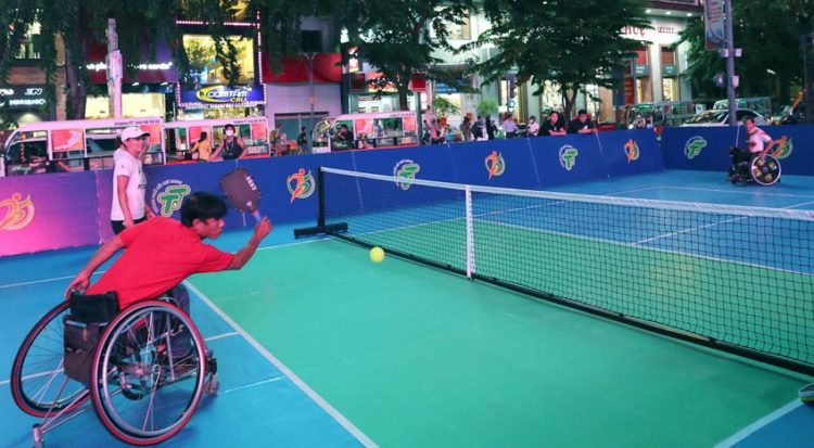 Vượt lên giới hạn: Những vận động viên khuyết tật tỏa sang trên sân quần vợt và pickleball - 1