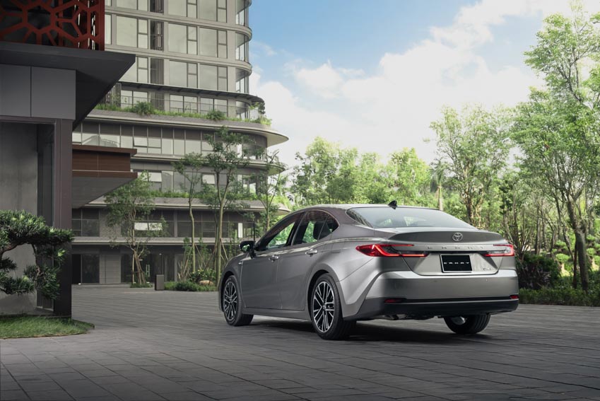 Toyota Camry 2024: Công nghệ Hybrid thế hệ 5, giá từ 1,22 tỷ đồng - 3