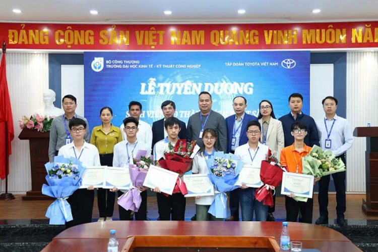 Toyota Việt Nam trao 115 học bổng kỹ thuật năm 2024