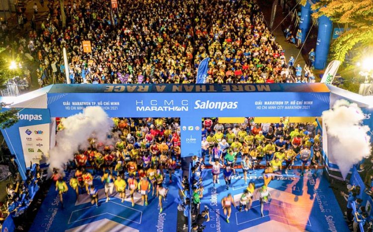 Hồ Chí Minh rực rỡ sắc màu Marathon lần thứ 12 'Tự hào sải bước' - 1