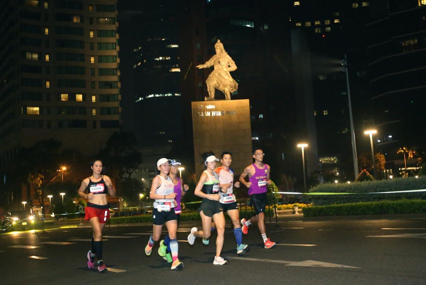 Hồ Chí Minh rực rỡ sắc màu Marathon lần thứ 12 'Tự hào sải bước' - 3