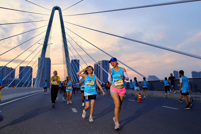 Hồ Chí Minh rực rỡ sắc màu Marathon lần thứ 12 'Tự hào sải bước' - 5