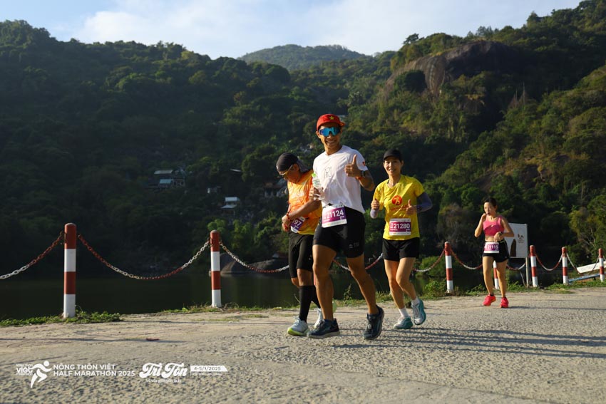 Tri Tôn bừng sáng với hơn 3.000 runner tỏa sáng tại Half Marathon 2025, nơi thể thao gặp thiên nhiên - 1