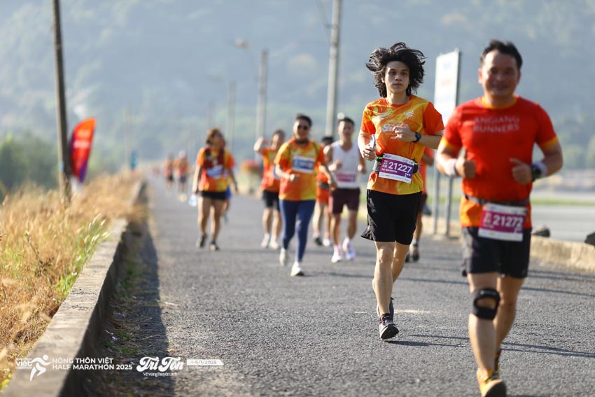 Tri Tôn bừng sáng với hơn 3.000 runner tỏa sáng tại Half Marathon 2025, nơi thể thao gặp thiên nhiên - 10