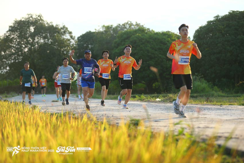 Tri Tôn bừng sáng với hơn 3.000 runner tỏa sáng tại Half Marathon 2025, nơi thể thao gặp thiên nhiên - 11