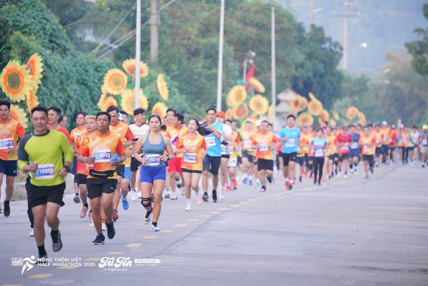 Tri Tôn bừng sáng với hơn 3.000 runner tỏa sáng tại Half Marathon 2025, nơi thể thao gặp thiên nhiên - 14