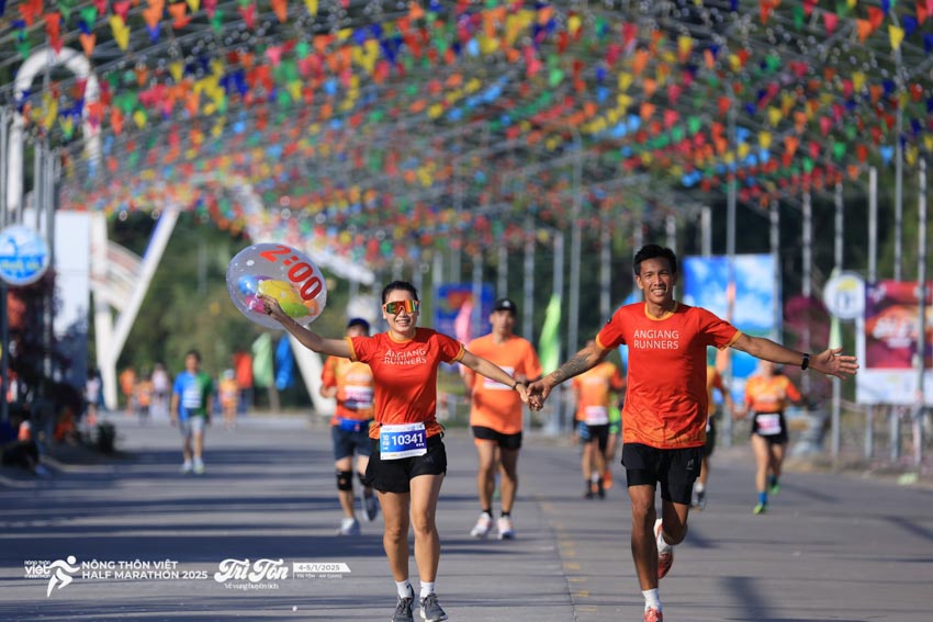 Tri Tôn bừng sáng với hơn 3.000 runner tỏa sáng tại Half Marathon 2025, nơi thể thao gặp thiên nhiên - 15