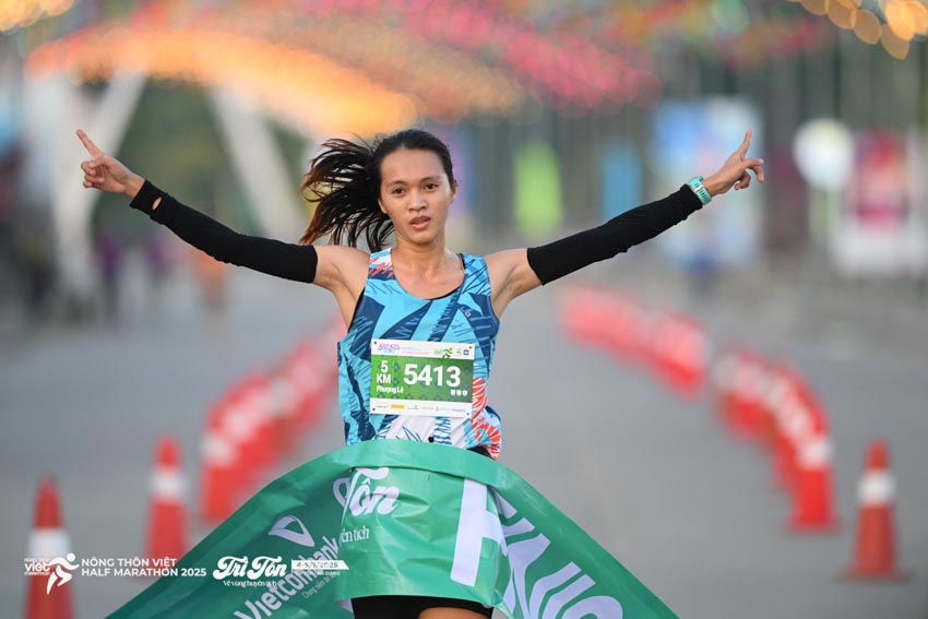 Tri Tôn bừng sáng với hơn 3.000 runner tỏa sáng tại Half Marathon 2025, nơi thể thao gặp thiên nhiên - 16